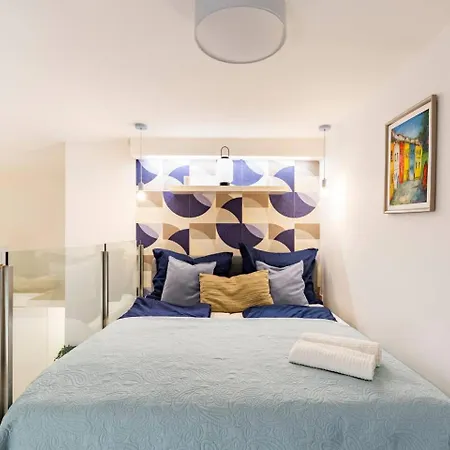 New! Central Location Flat By The Synagogue *